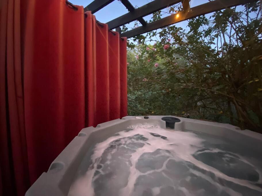 Cottage With Hot Tub And Pool Bandera, Tx. エクステリア 写真